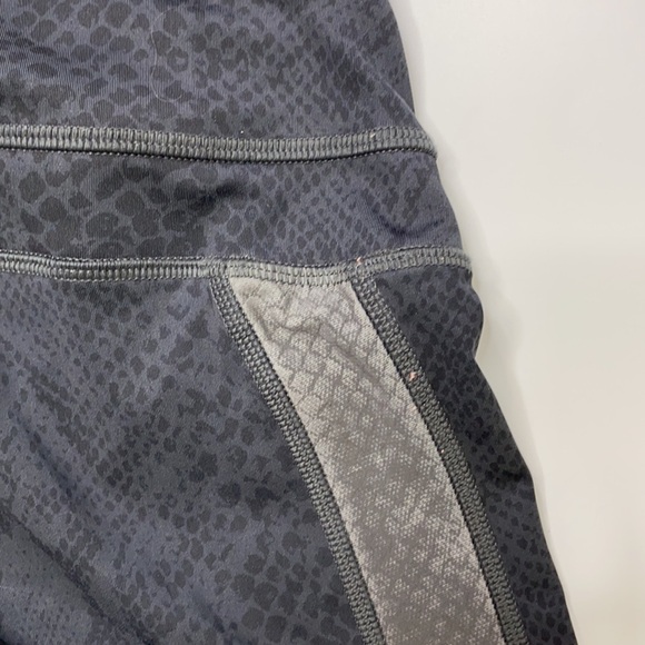 Lululemon Light Speed Tight Full-On Luxtreme Desert Snake Deep Coal Black - Picture 10 of 10
